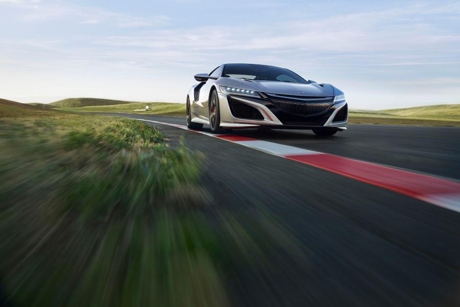  Acura NSX 2018 года  (фото 12 из 57)
